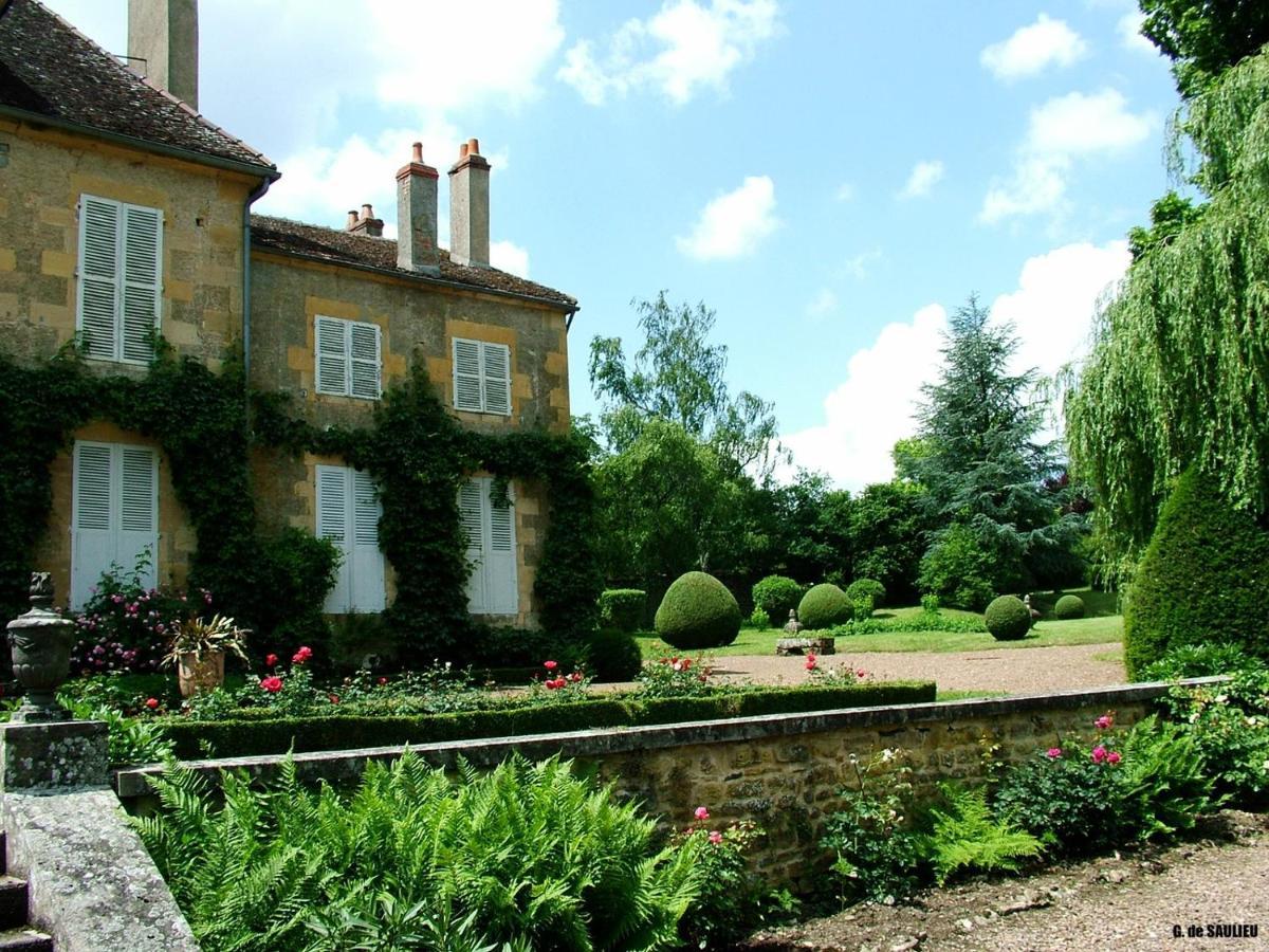 Gentilhommiere De Lurcy Le Bourg Bed and Breakfast Eksteriør billede